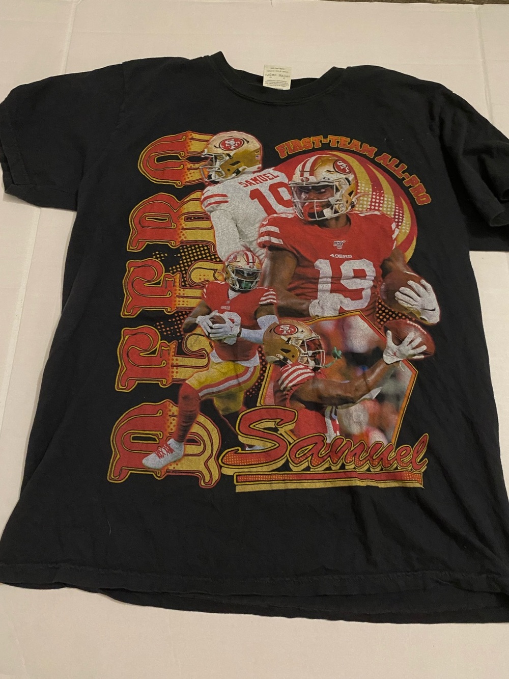 Deebo Samuel 49ers San Francisco Graphic NFL Helmet T-Shirt Red and Gold Large